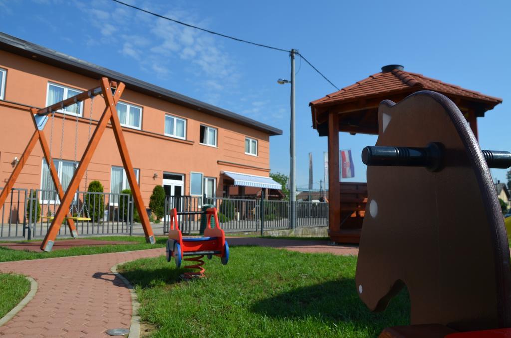 Hotel Phoenix Velika Gorica Exterior foto